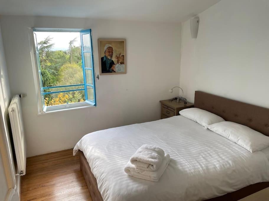 Rue Basse - Village House Overlooking The Pyrenees Montréal 외부 사진